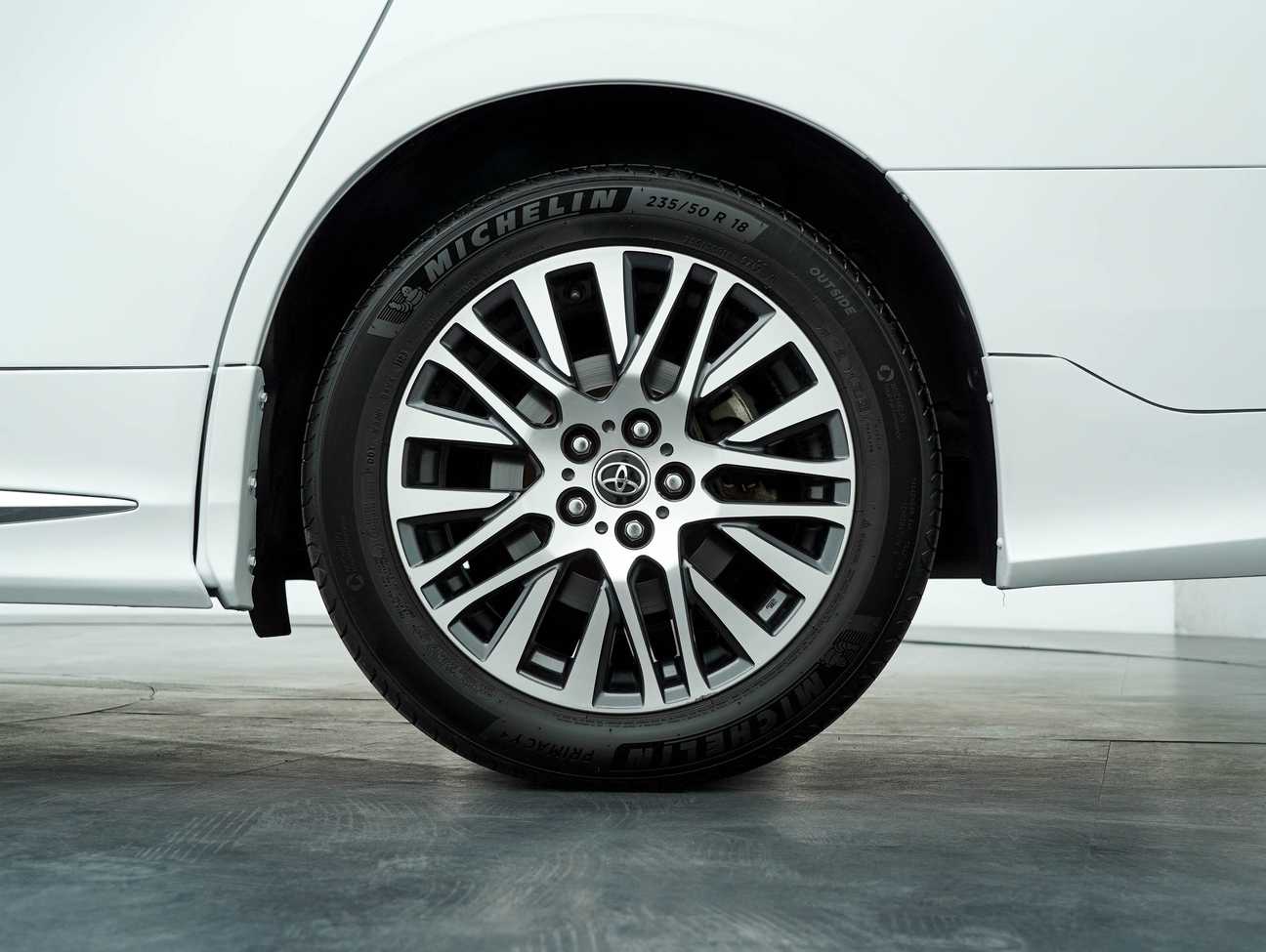 used 2016 Toyota Vellfire  2.5