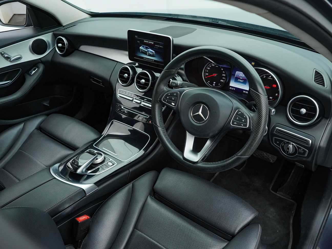 terpakai 2016 Mercedes-Benz C180 Avantgarde (7G-TRONIC Plus) 1.6