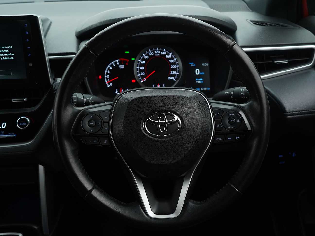 terpakai 2022 Toyota Corolla Cross V 1.8