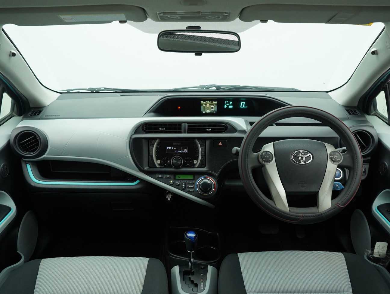 terpakai 2012 Toyota Prius C Hybrid 1.5