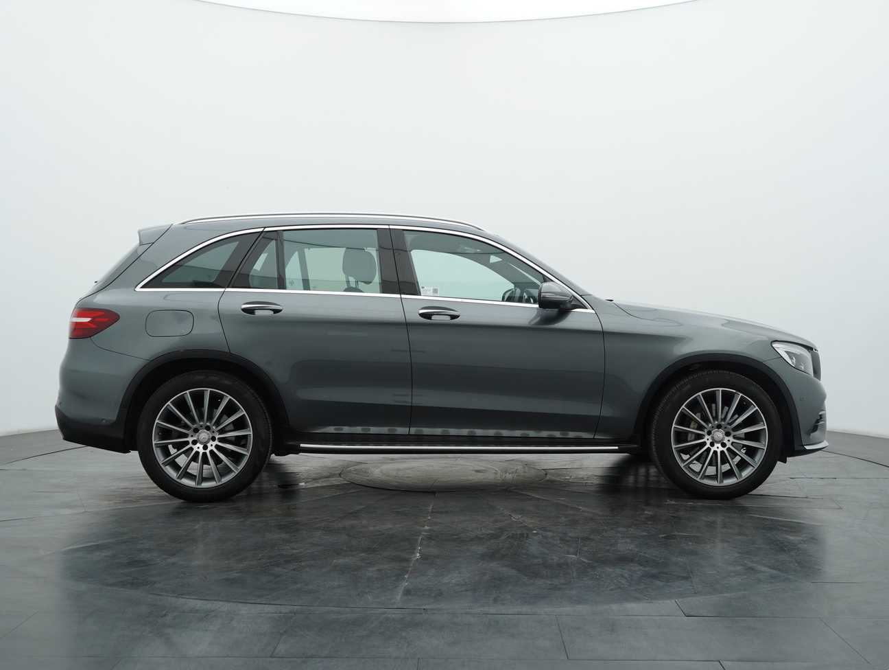 terpakai 2017 Mercedes-Benz GLC250 4MATIC AMG Line 2.0