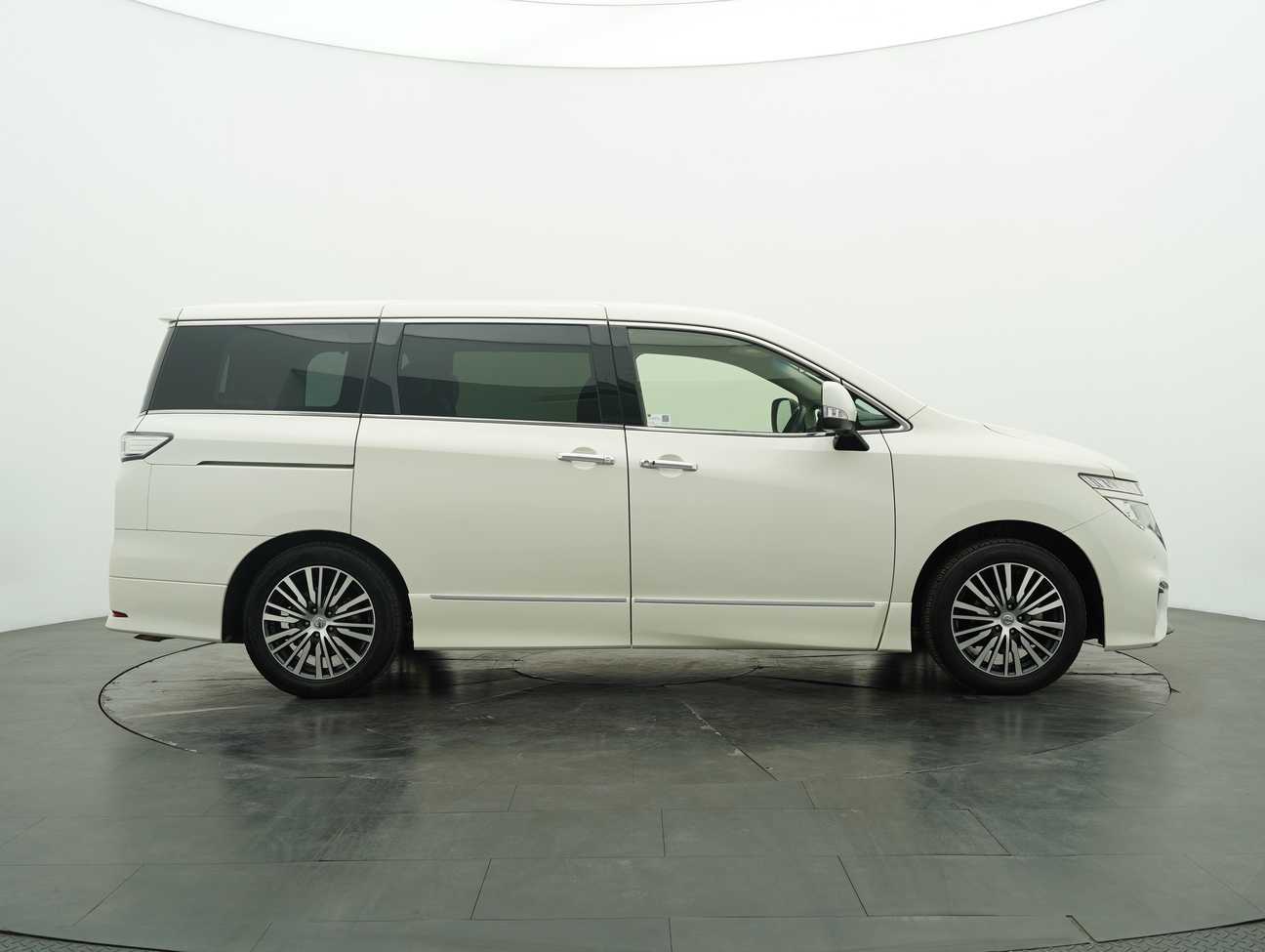 terpakai 2019 Nissan Elgrand High-Way Star 2.5