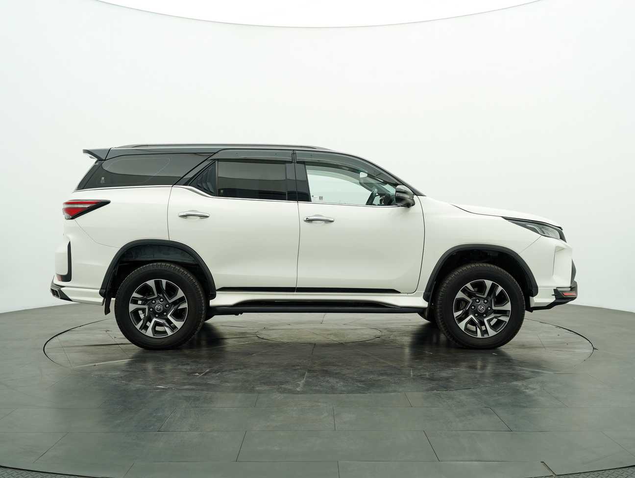 used 2023 Toyota Fortuner VRZ 2.8