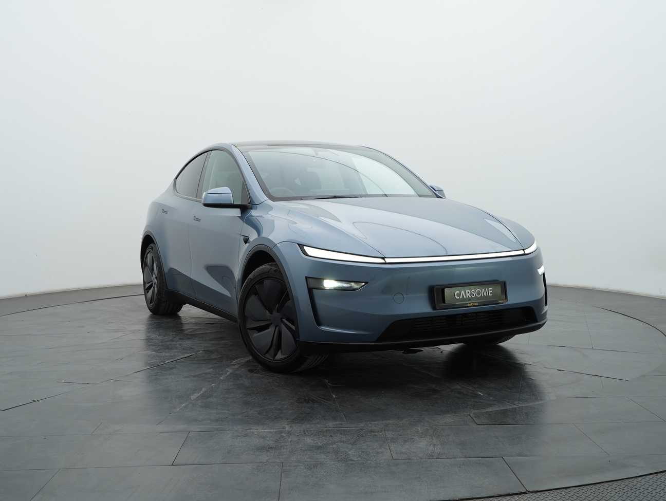 used 2025 Tesla Model Y Standard Range 