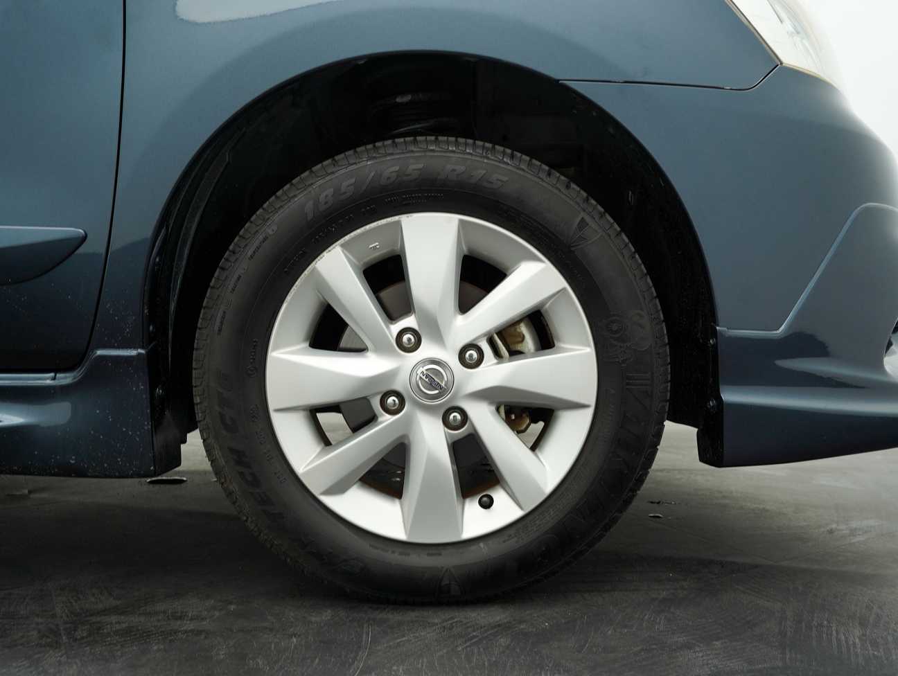 used 2016 Nissan GRAND LIVINA  1.6