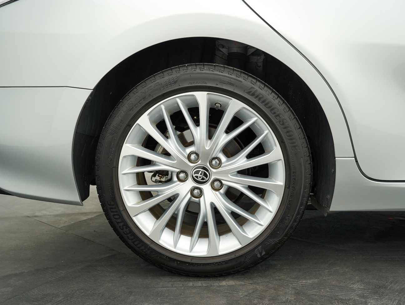 used 2020 Toyota Camry V 2.5