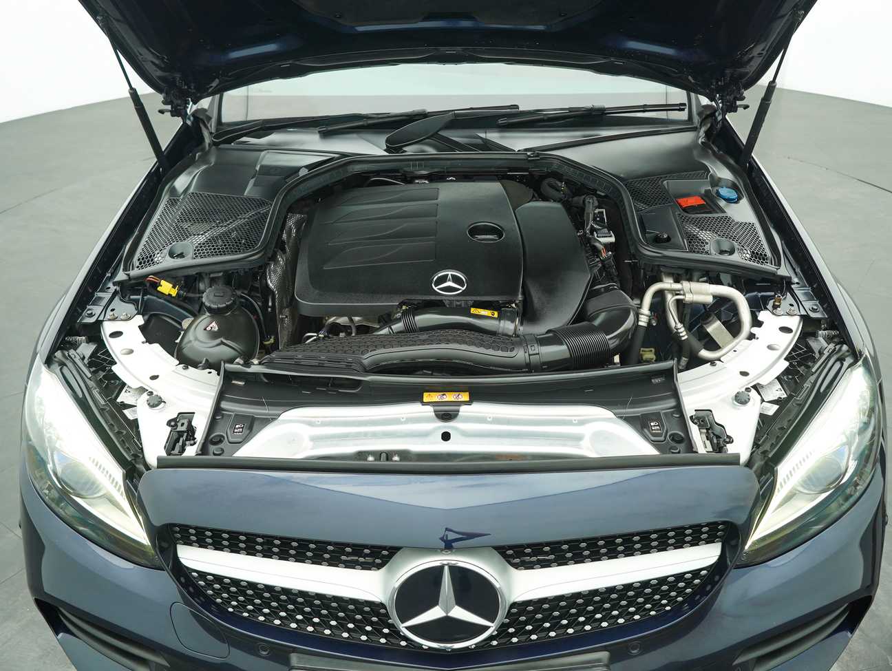 used 2018 Mercedes-Benz C300 AMG Line 2.0