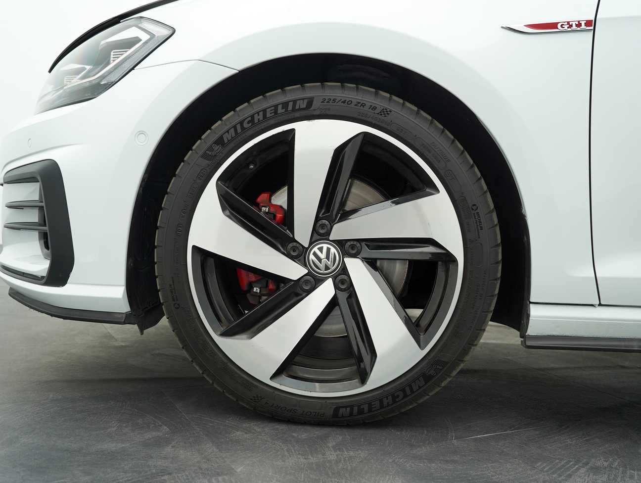 terpakai 2019 Volkswagen GOLF GTI 2.0