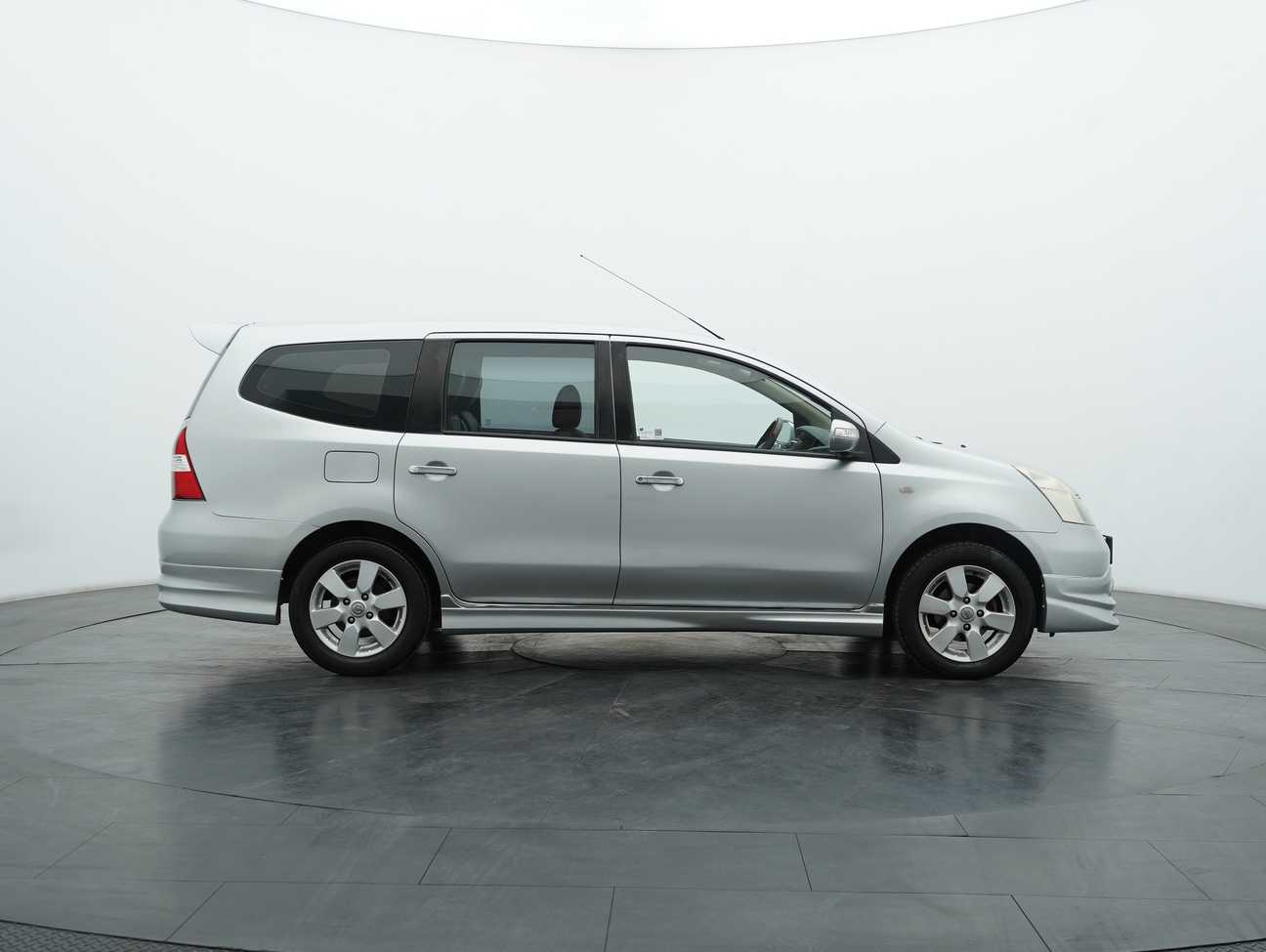 used 2013 Nissan Grand Livina CVTC Comfort 1.8