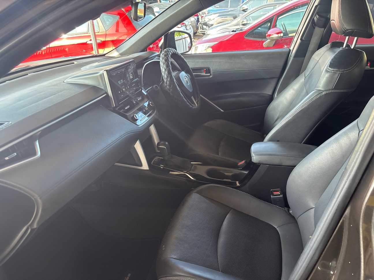 terpakai 2021 Toyota Corolla Cross V 1.8