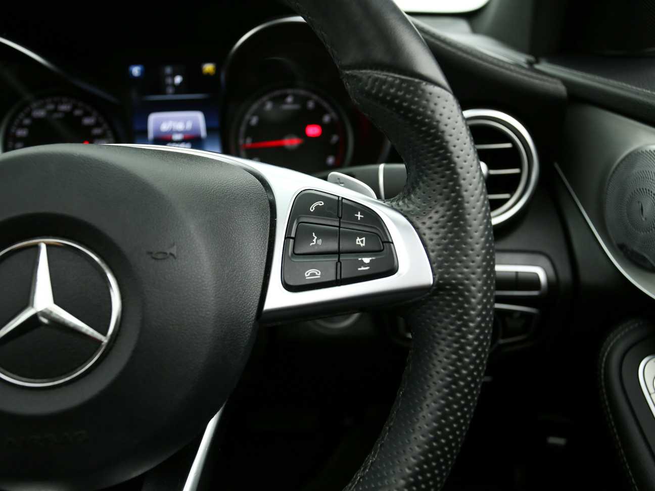 terpakai 2019 Mercedes-Benz GLC250 4MATIC AMG Line Safety Upd. 2.0