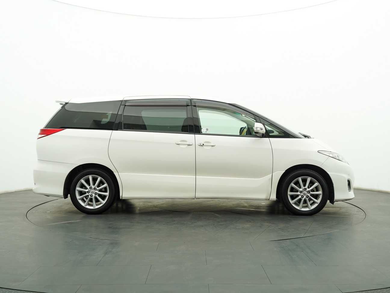 used 2010 Toyota Estima  2.4