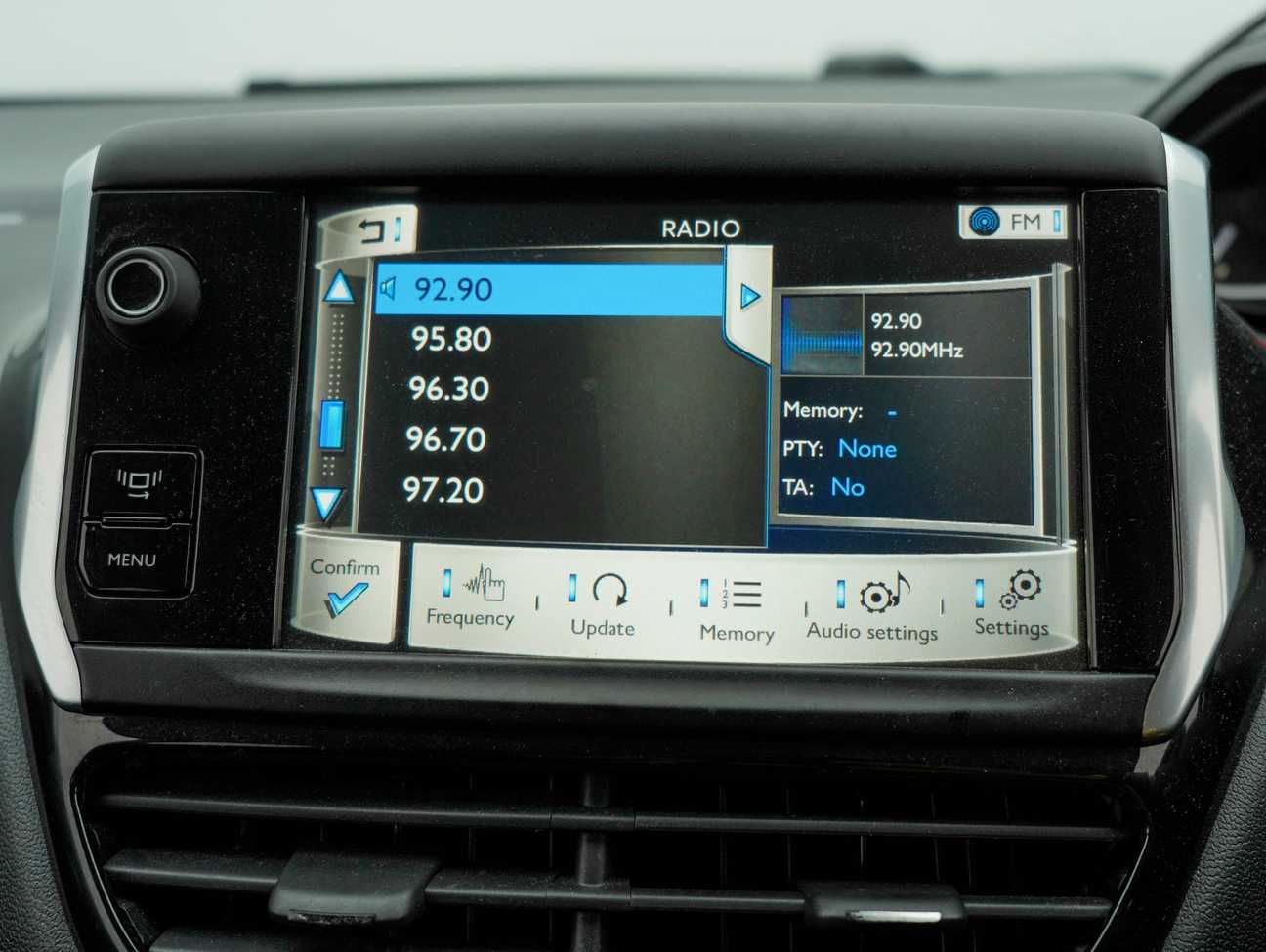 terpakai 2014 Peugeot 208 5-DOOR 1.6