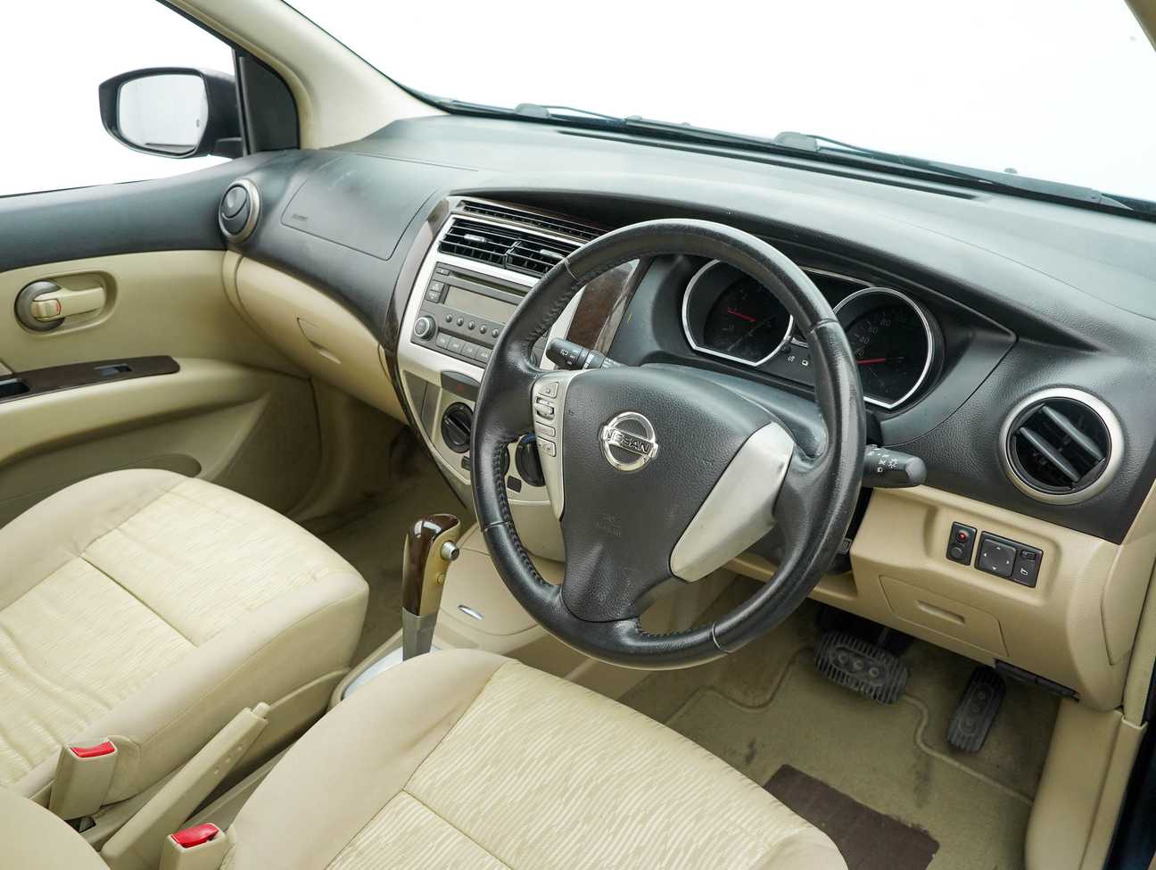 terpakai 2015 Nissan Grand Livina Comfort 1.8