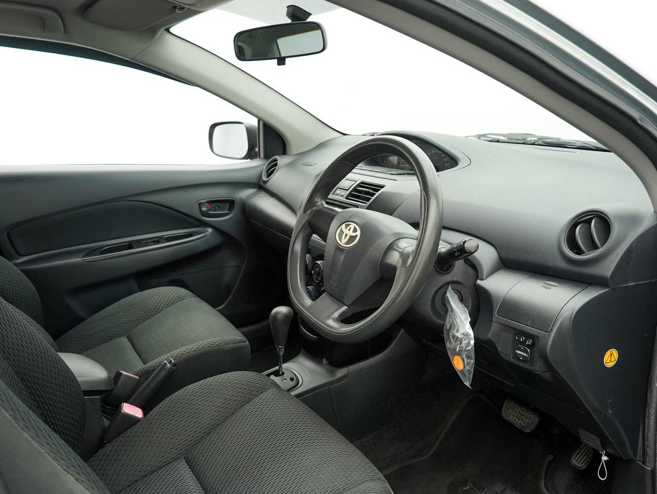 terpakai 2012 Toyota Vios J 1.5