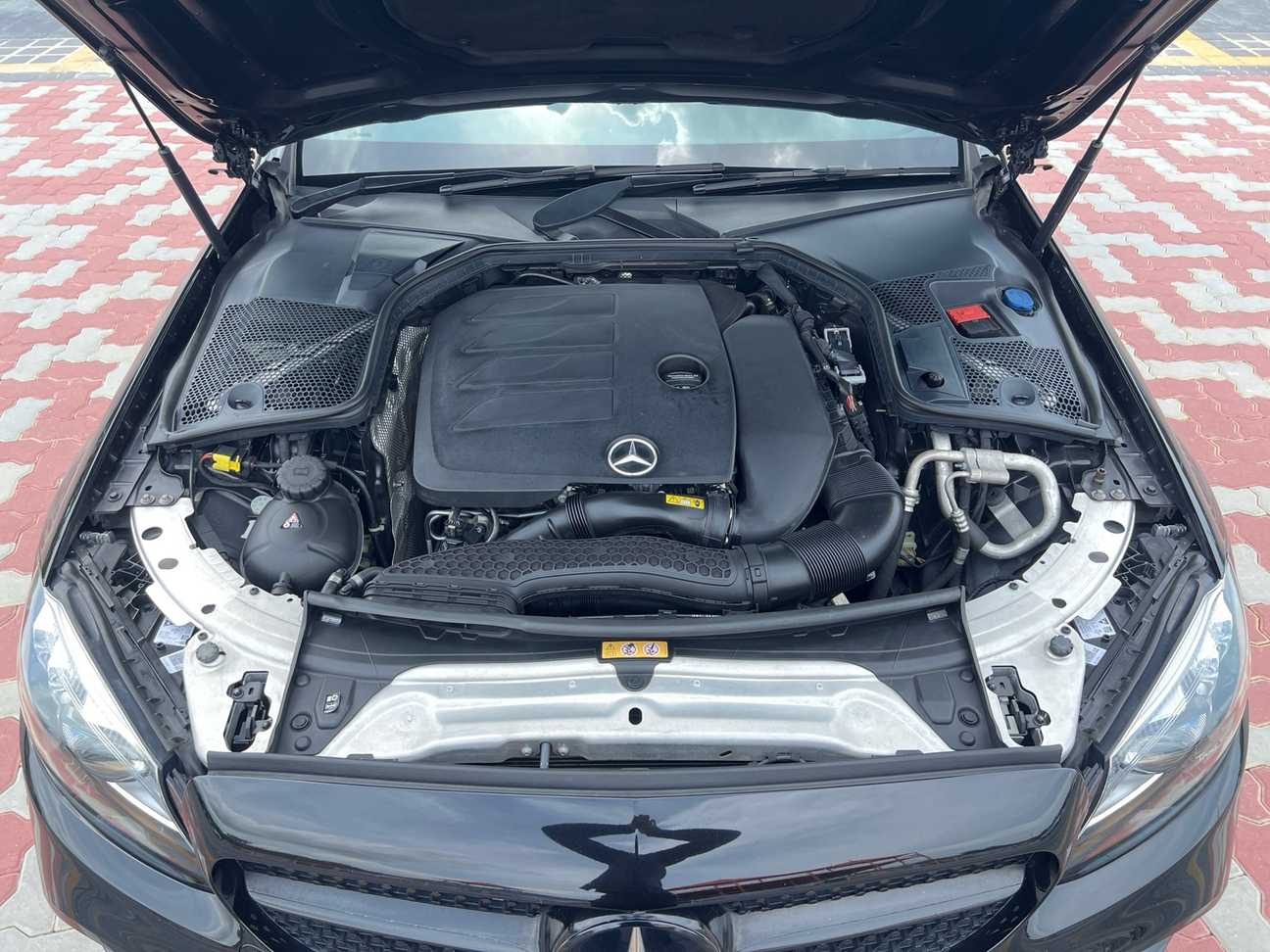 used 2018 Mercedes-Benz C300 AMG Line 2.0