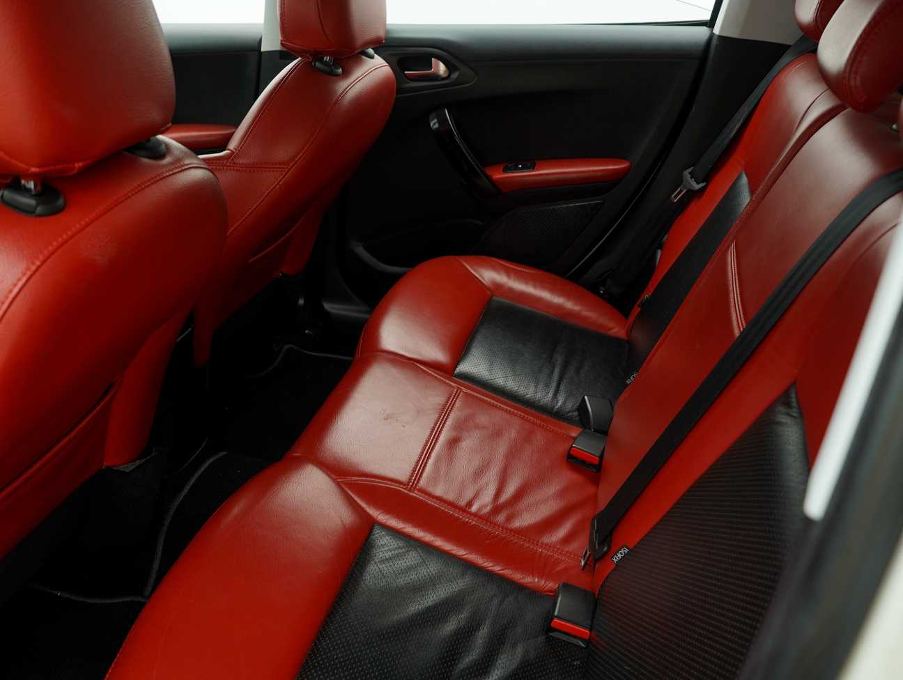 terpakai 2013 Peugeot 208 Allure 1.6