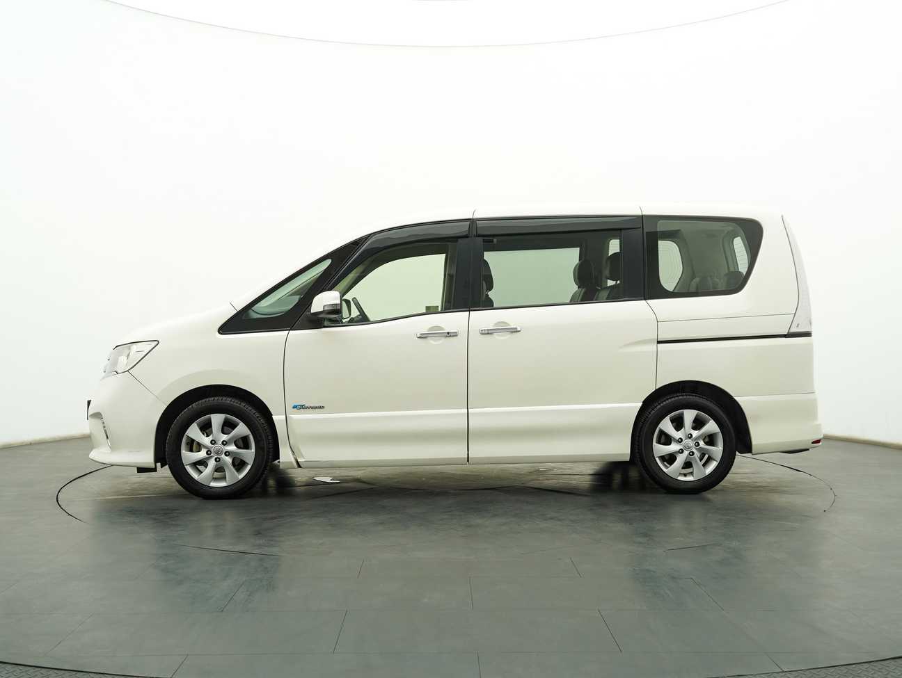 used 2013 Nissan Serena S-Hybrid High-Way Star 2.0