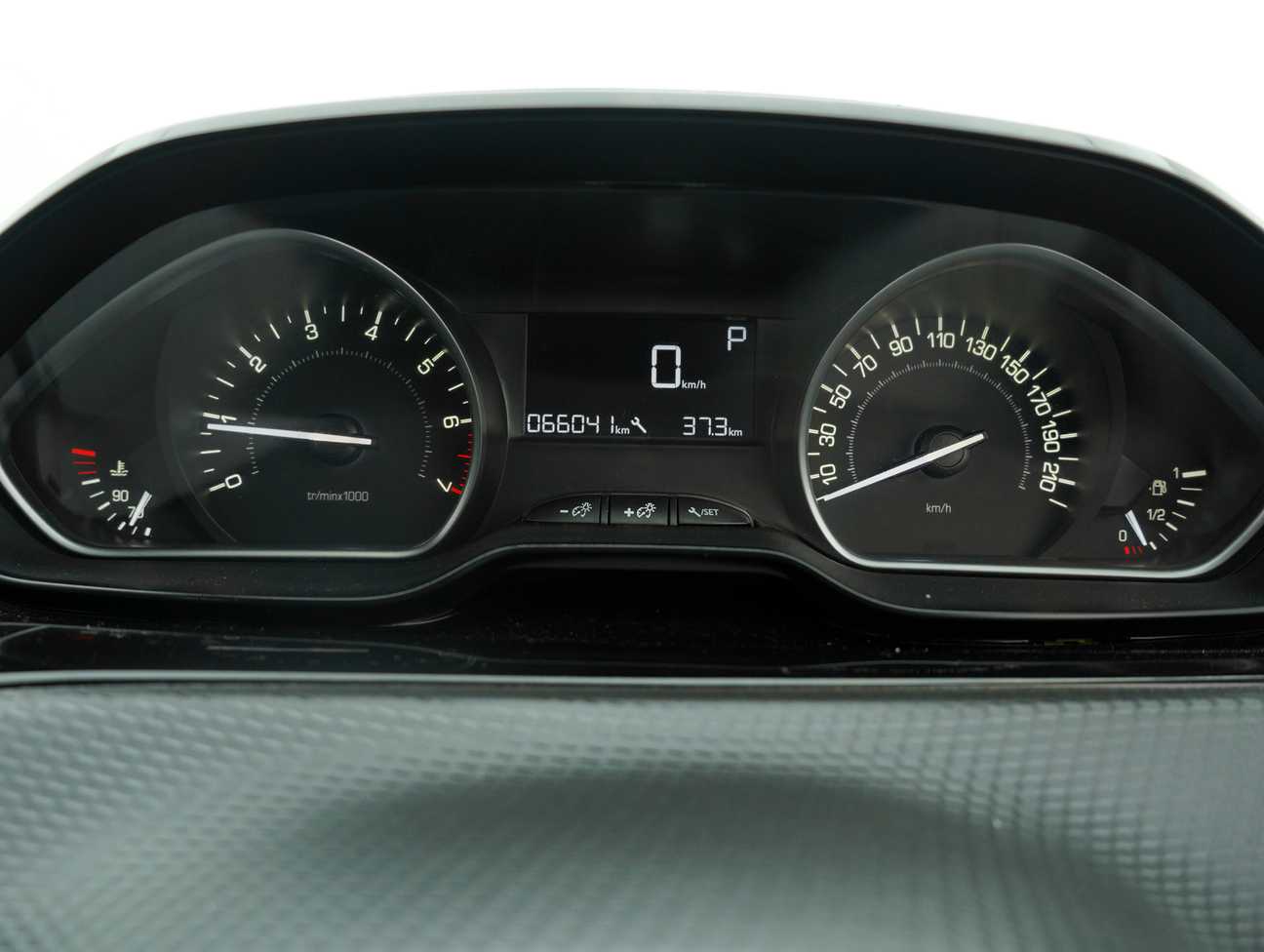 terpakai 2018 Peugeot 208 PureTech 1.2