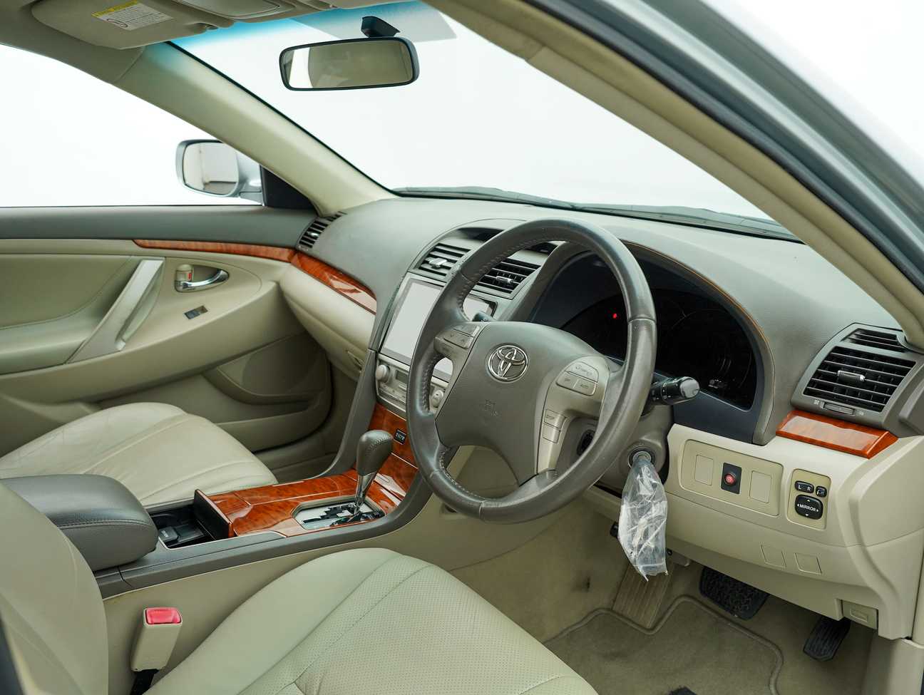 terpakai 2011 Toyota Camry G 2.0