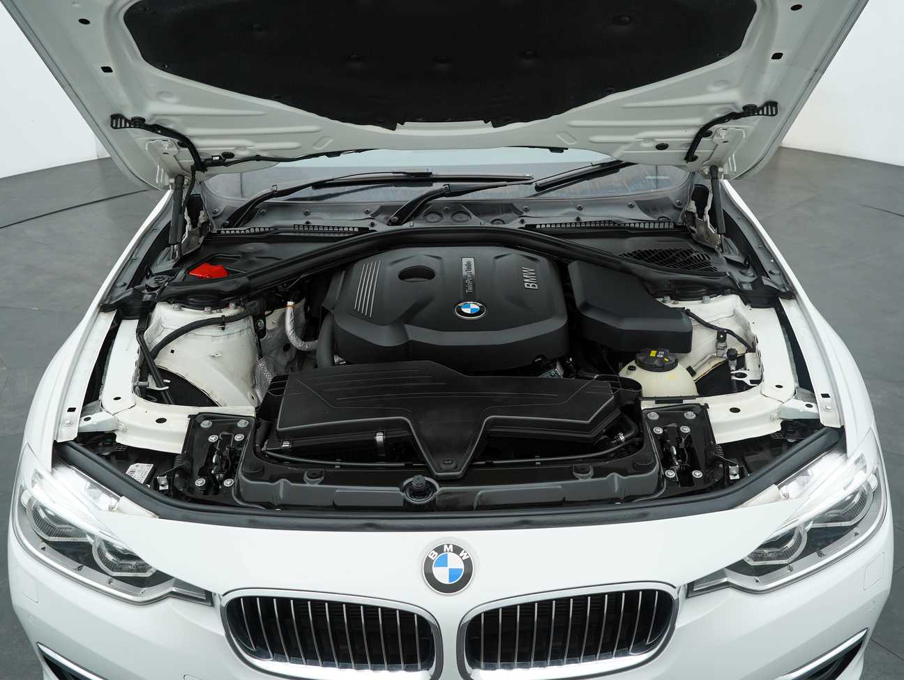 terpakai 2016 BMW 318i Luxury 1.5