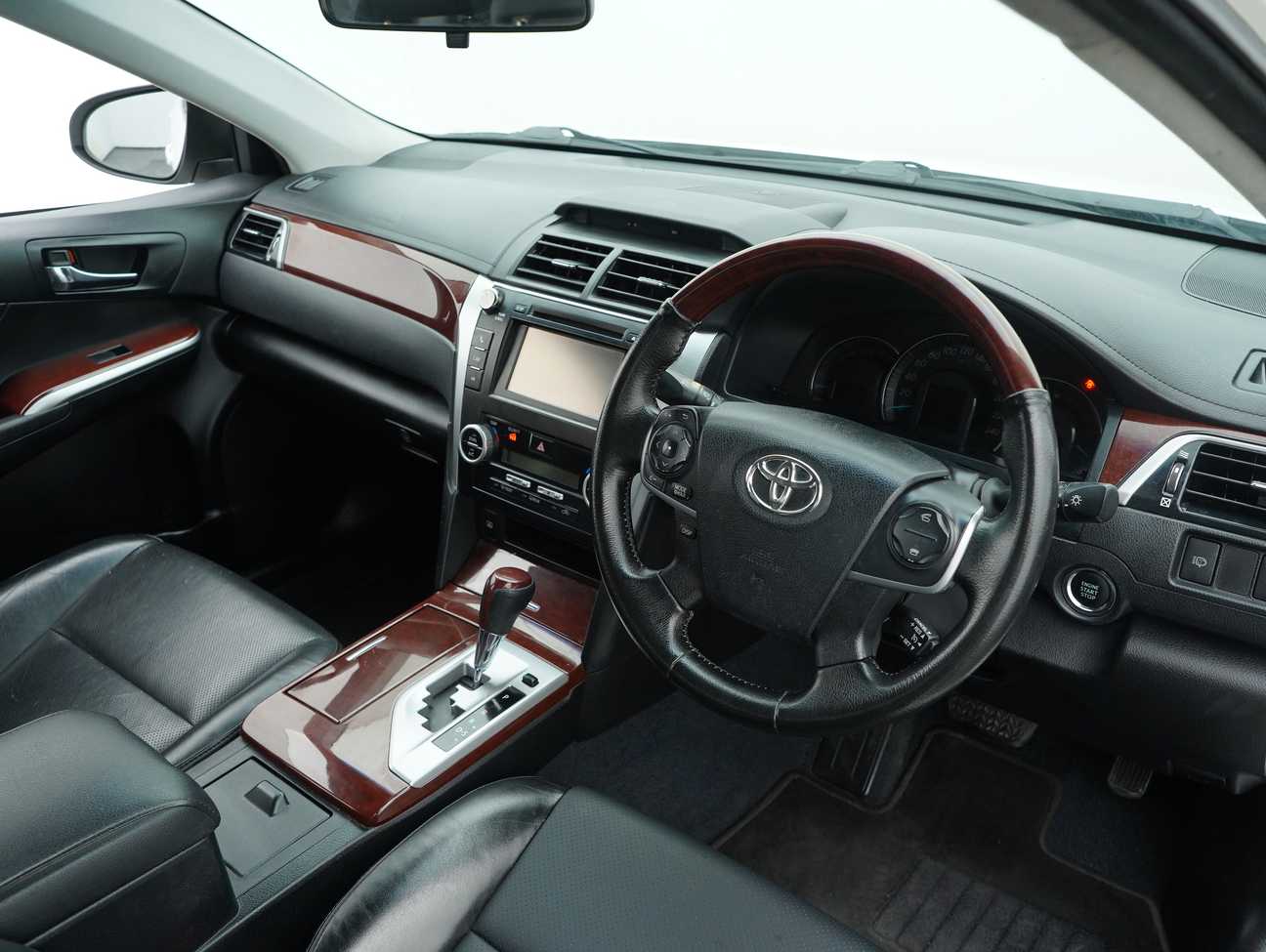 terpakai 2014 Toyota Camry V 2.5