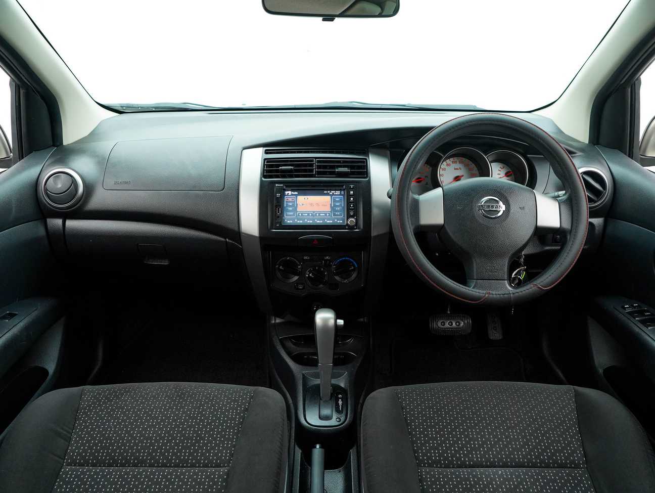 terpakai 2013 Nissan Grand Livina ST-L Comfort 1.6