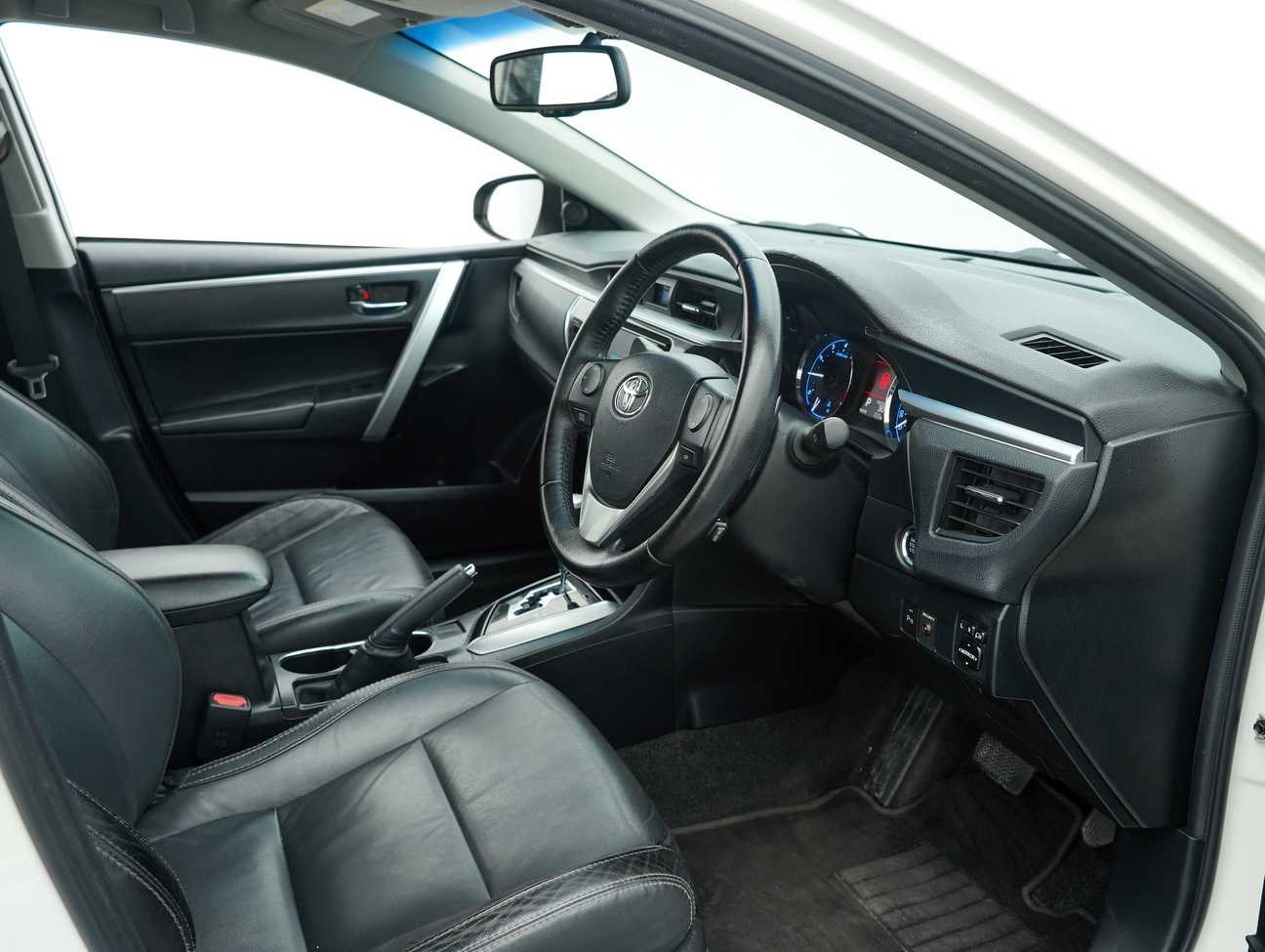 used 2014 Toyota Corolla Altis V 2.0