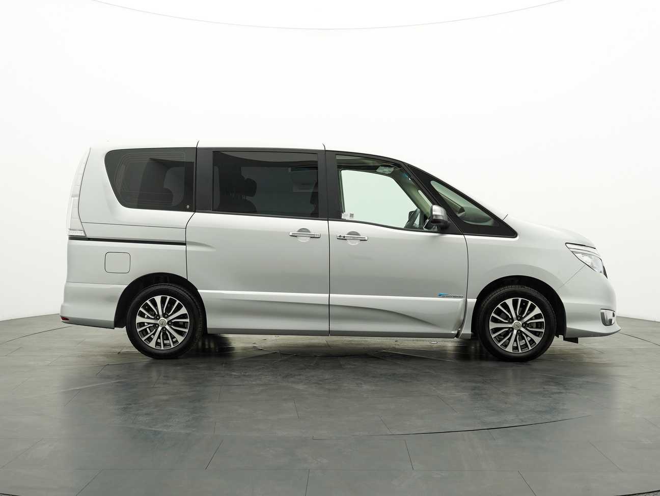 used 2017 Nissan Serena S-Hybrid High-Way Star 2.0