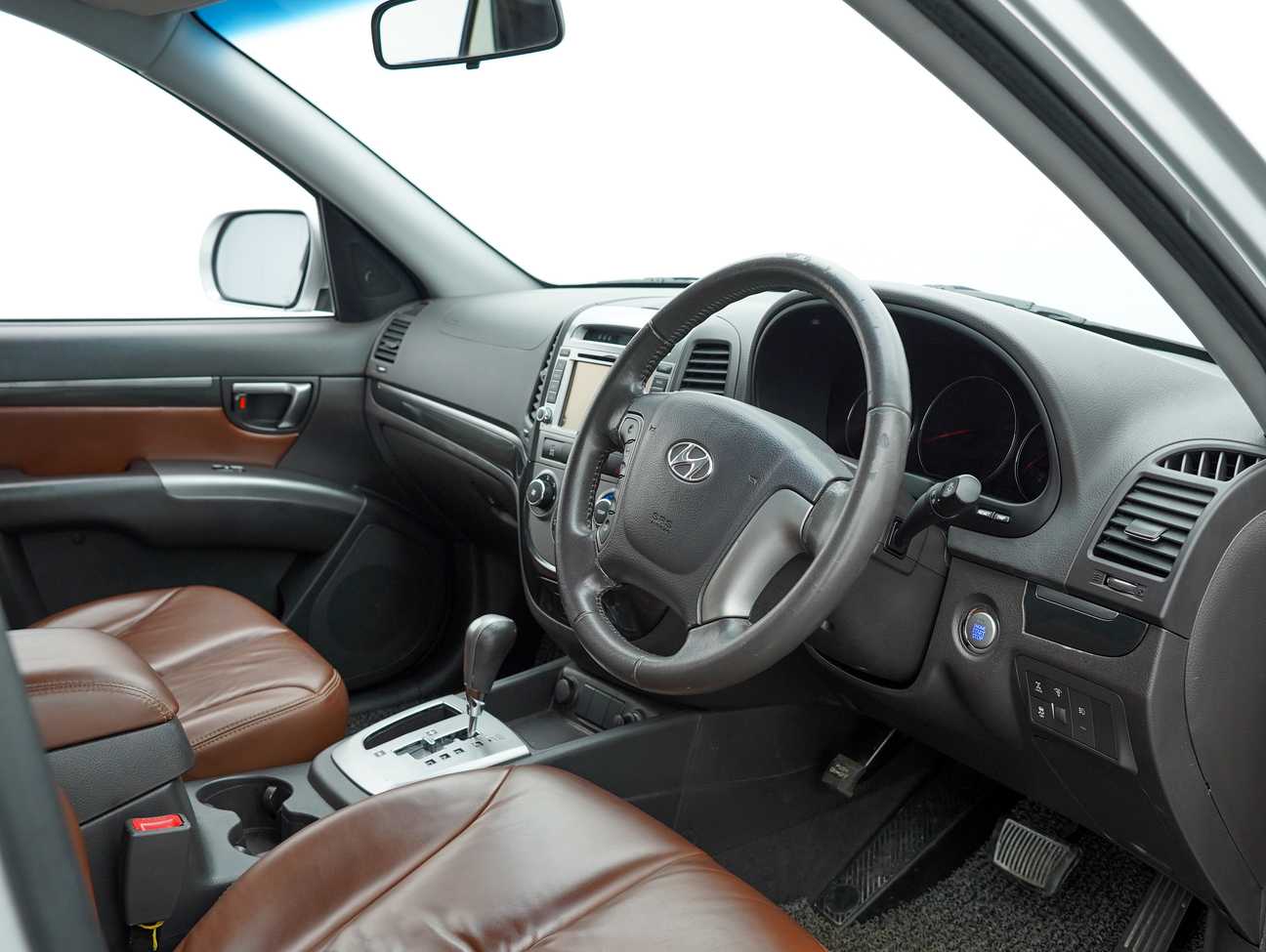 terpakai 2011 Inokom Santa Fe Premium 2.4