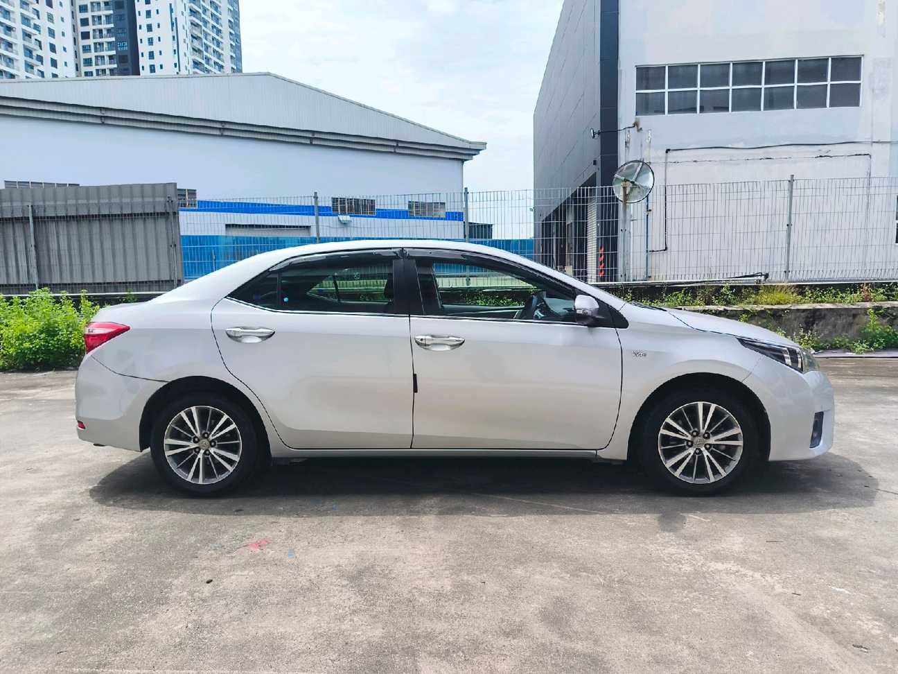 used 2015 Toyota Corolla Altis E 1.8