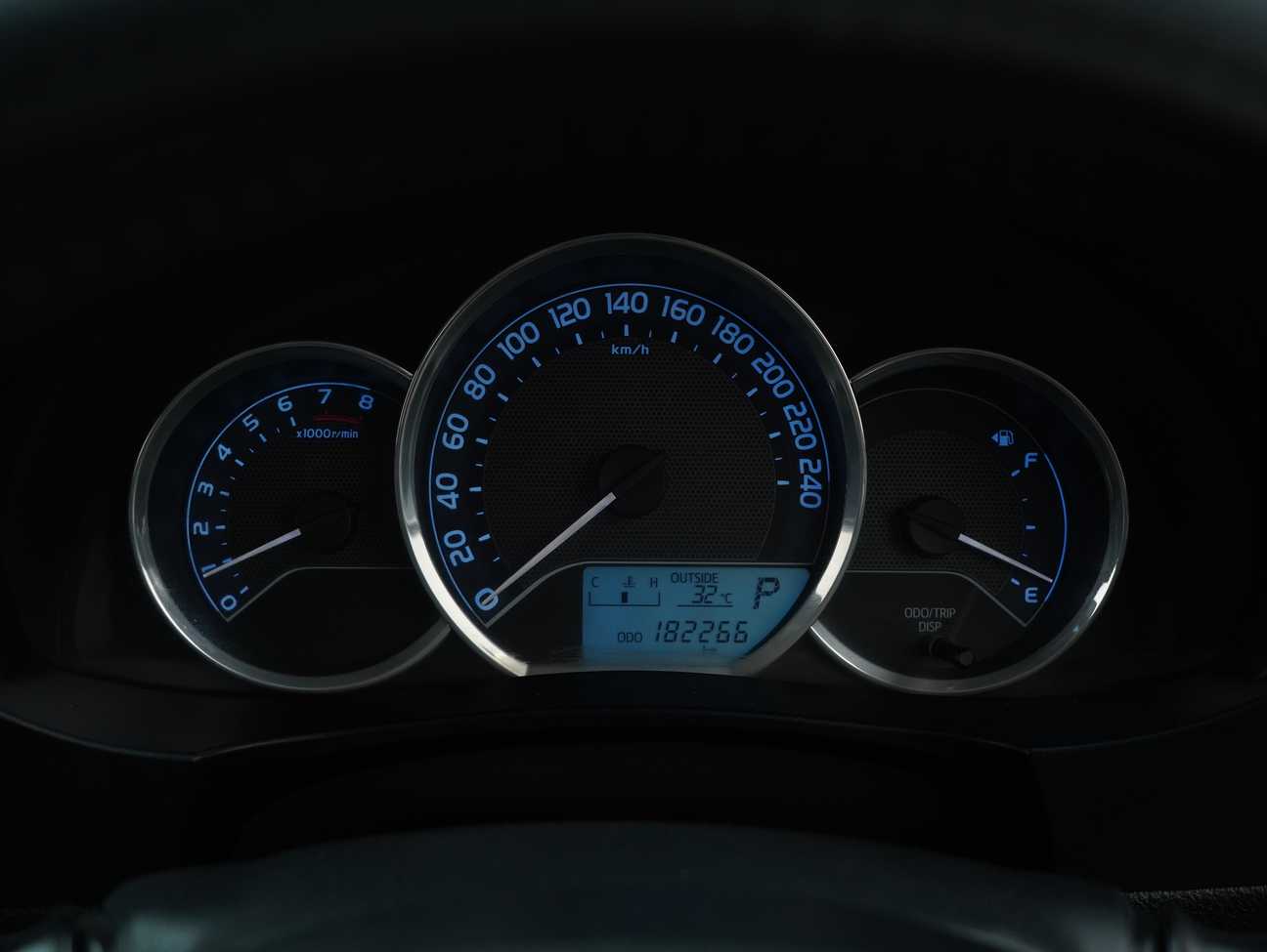 used 2014 Toyota Corolla Altis E 1.8