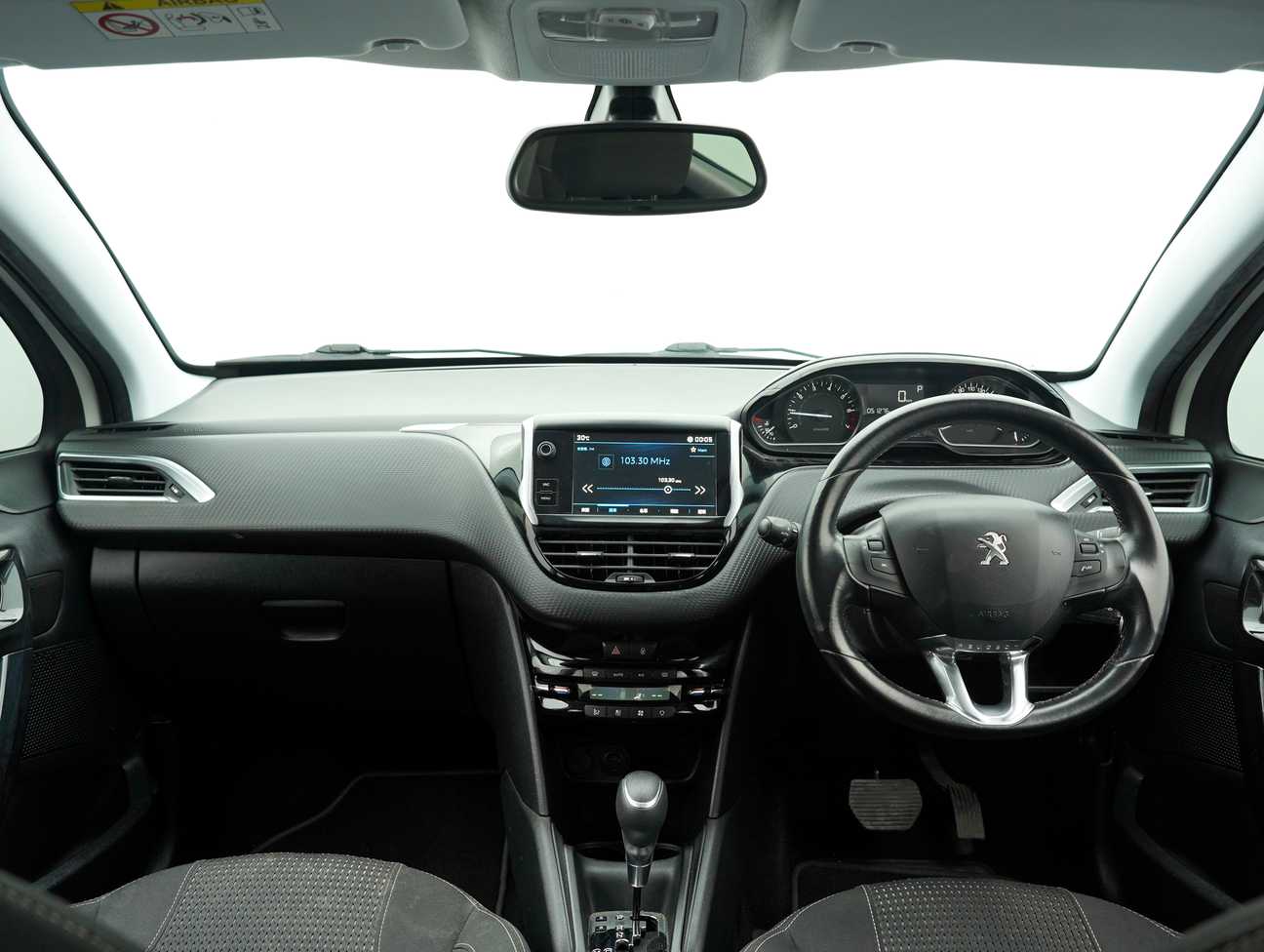 terpakai 2018 Peugeot 208 PureTech 1.2