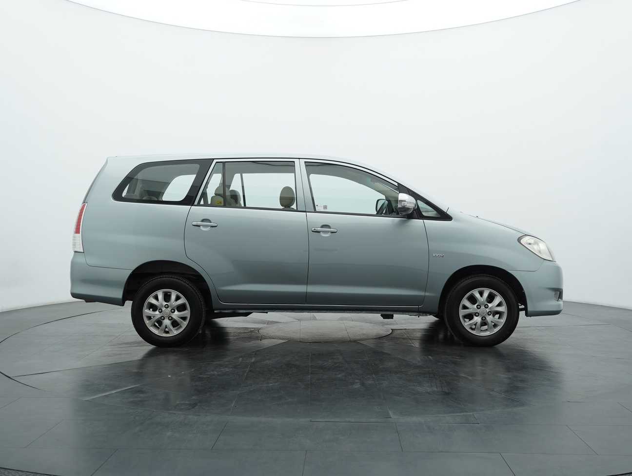used 2010 Toyota Innova E 2.0