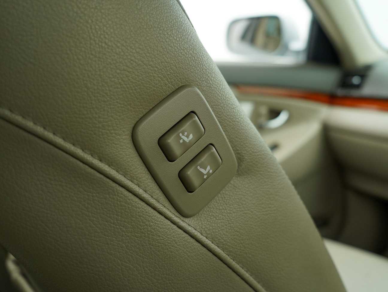 terpakai 2011 Toyota Camry G 2.0