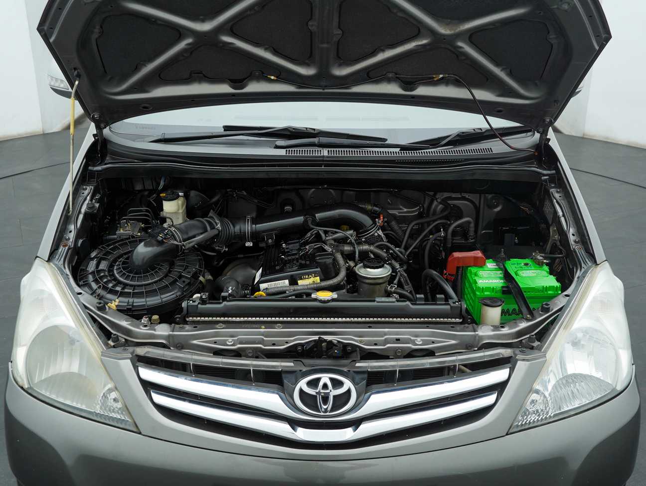 terpakai 2011 Toyota Innova G 2.0