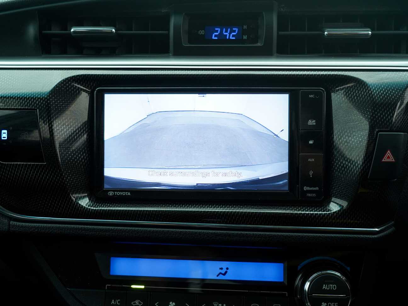 used 2014 Toyota Corolla Altis V 2.0