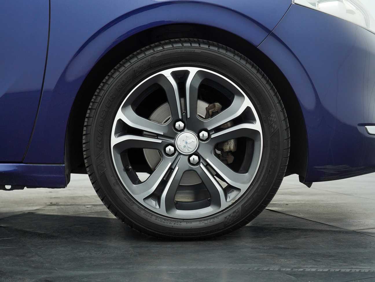 terpakai 2014 Peugeot 208 Allure 5 Door 1.6