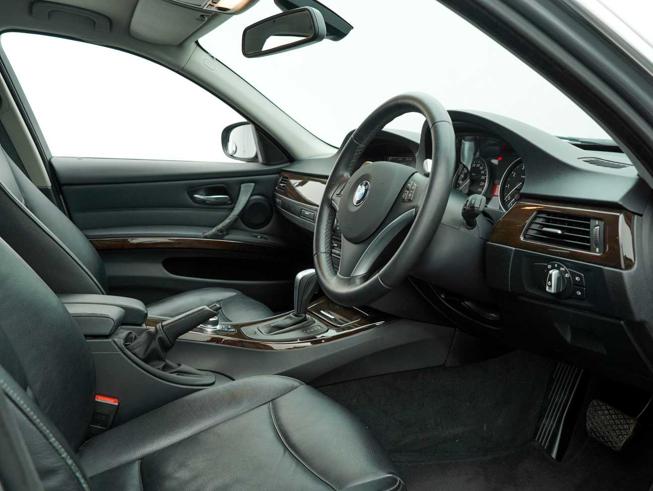 used 2010 BMW 323i  2.5