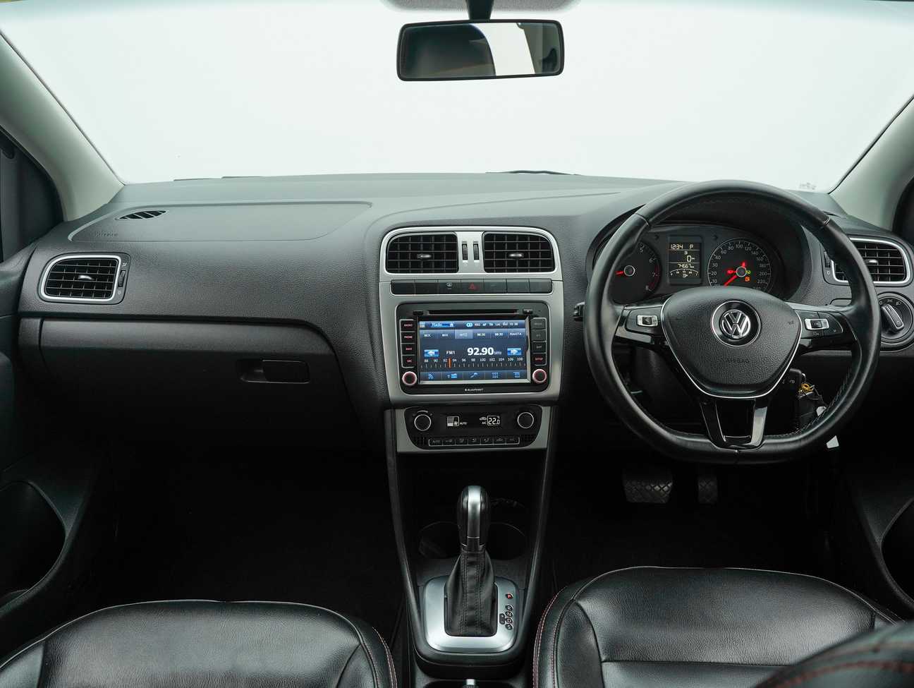 terpakai 2016 Volkswagen POLO HATCHBACK 1.6