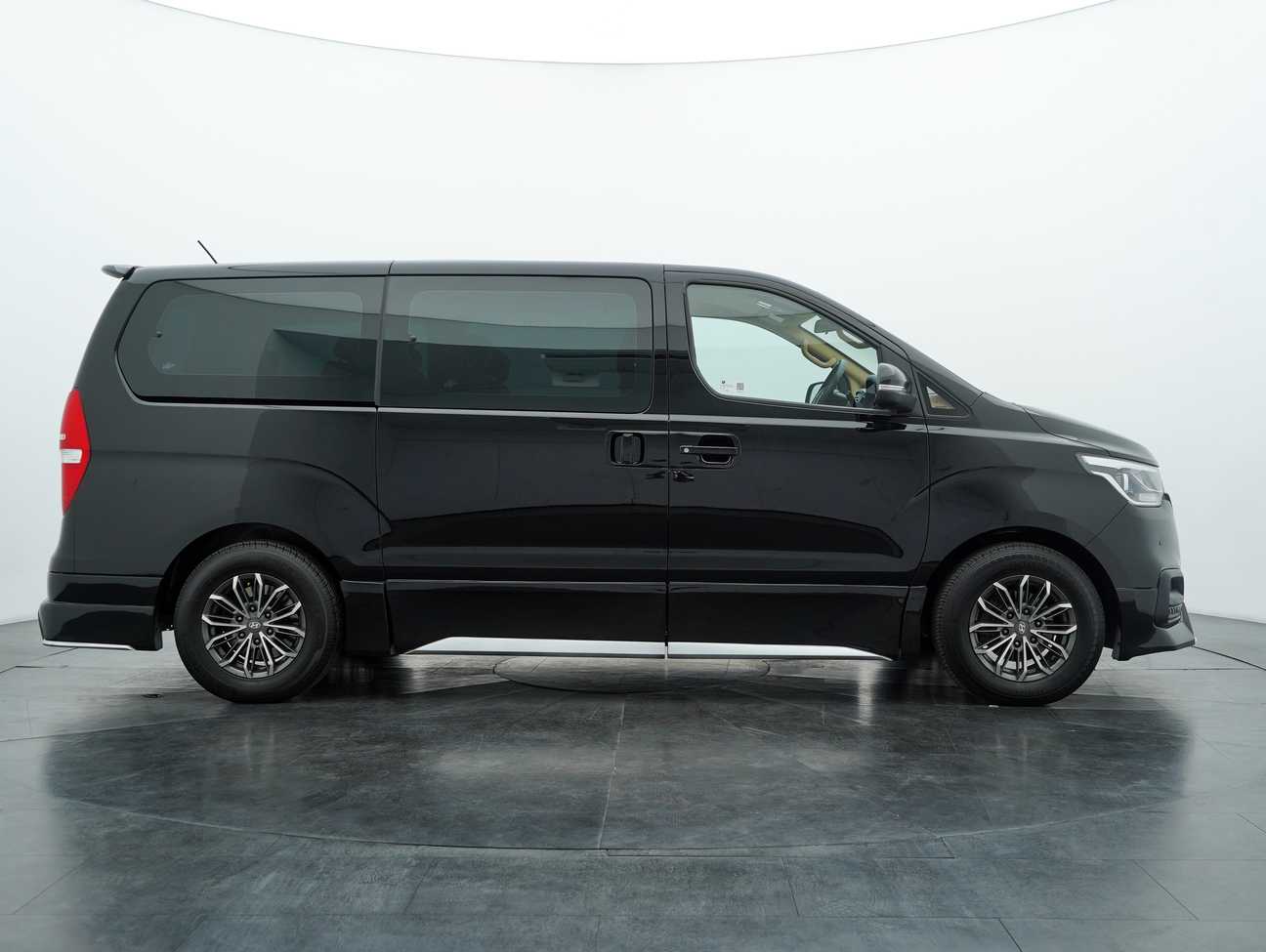 used 2021 Hyundai Grand Starex Executive Plus 2.5