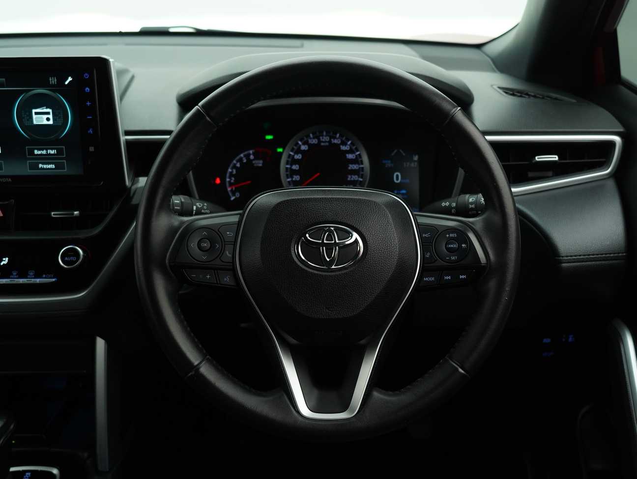 terpakai 2022 Toyota Corolla Cross V 1.8