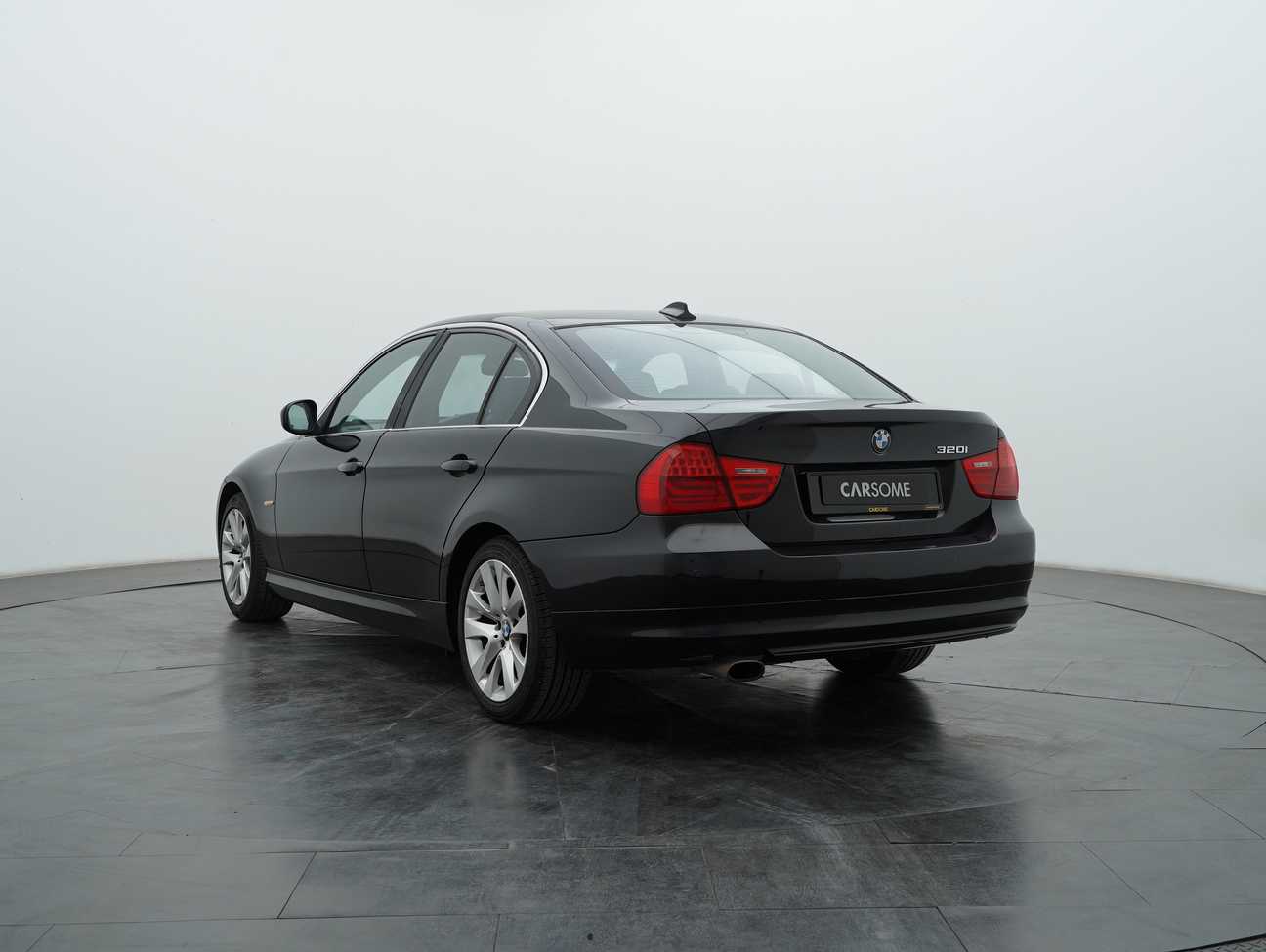 used 2011 BMW 320i  2.0