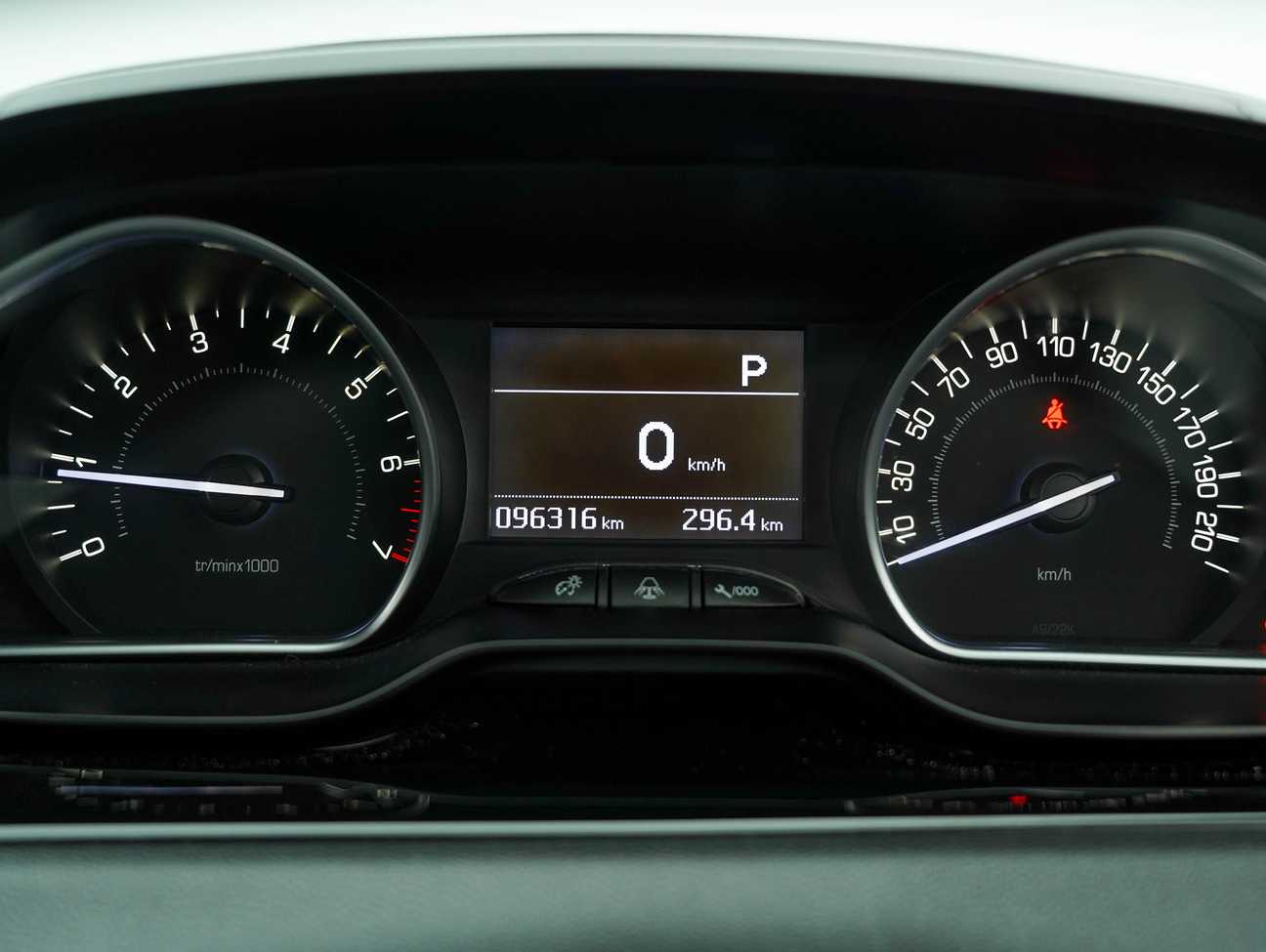 terpakai 2015 Peugeot 208 Allure 3 Door 1.6