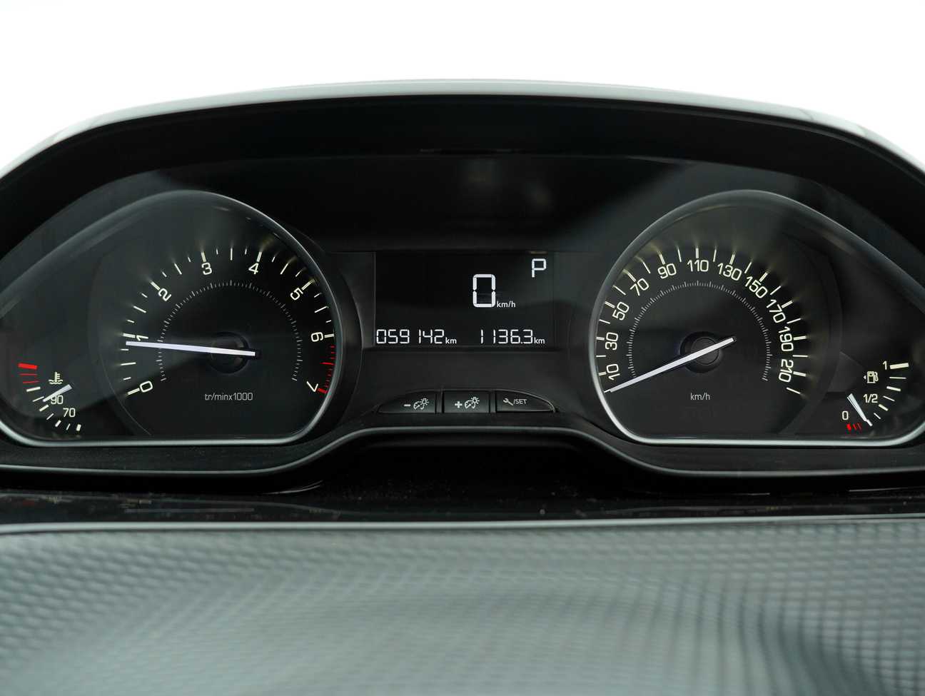 terpakai 2017 Peugeot 208 PureTech 1.2