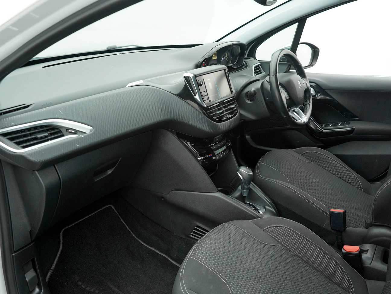 terpakai 2019 Peugeot 208 FL PURETECH 1.2