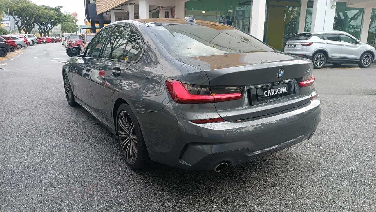 terpakai 2021 BMW 330i M Sport 2.0