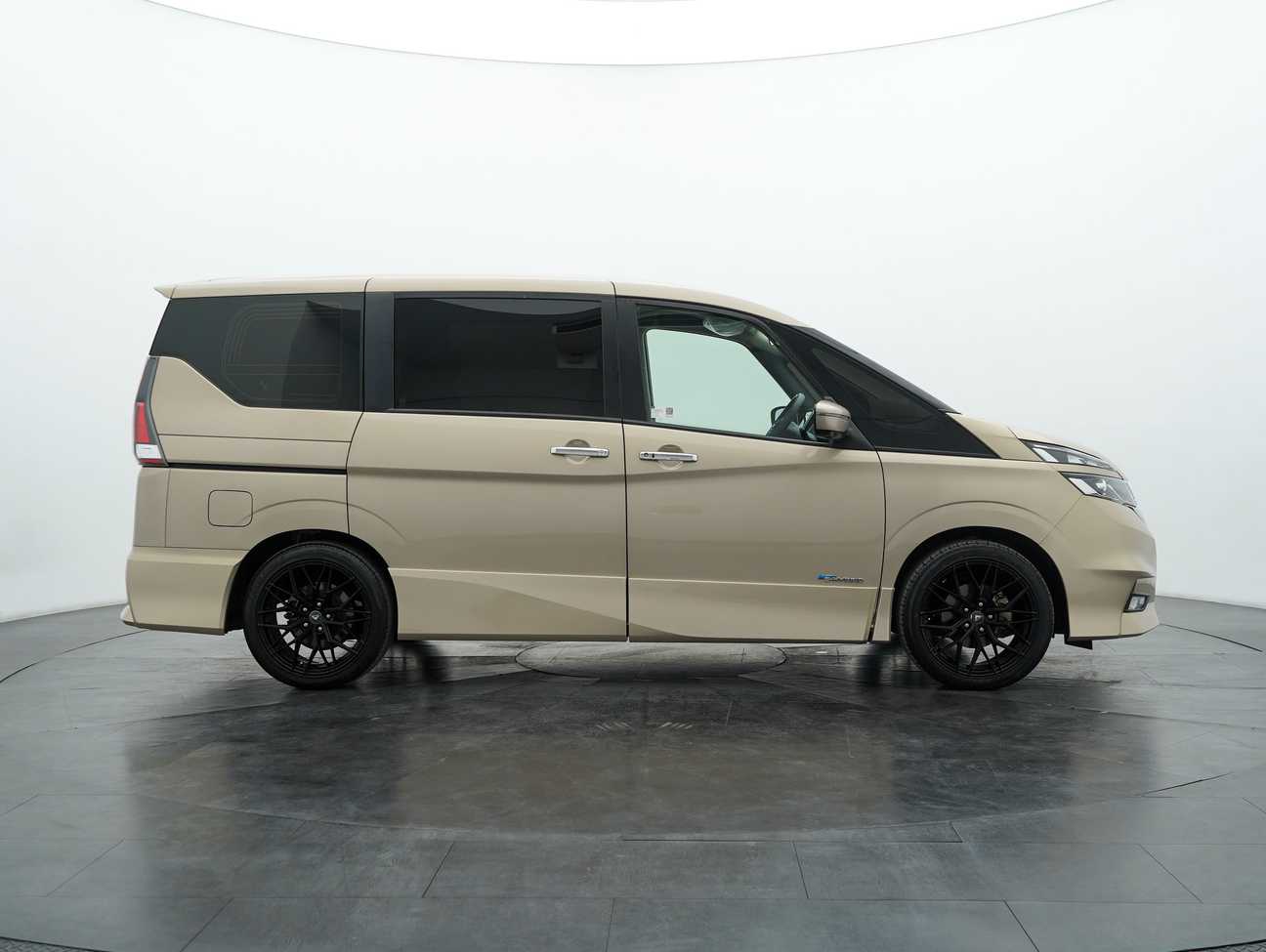 used 2019 Nissan Serena S-Hybrid High-Way Star 2.0