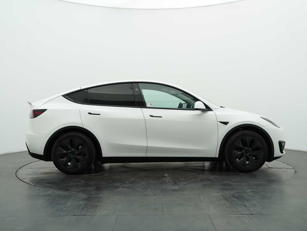 used 2024 Tesla Model Y Standard Range 