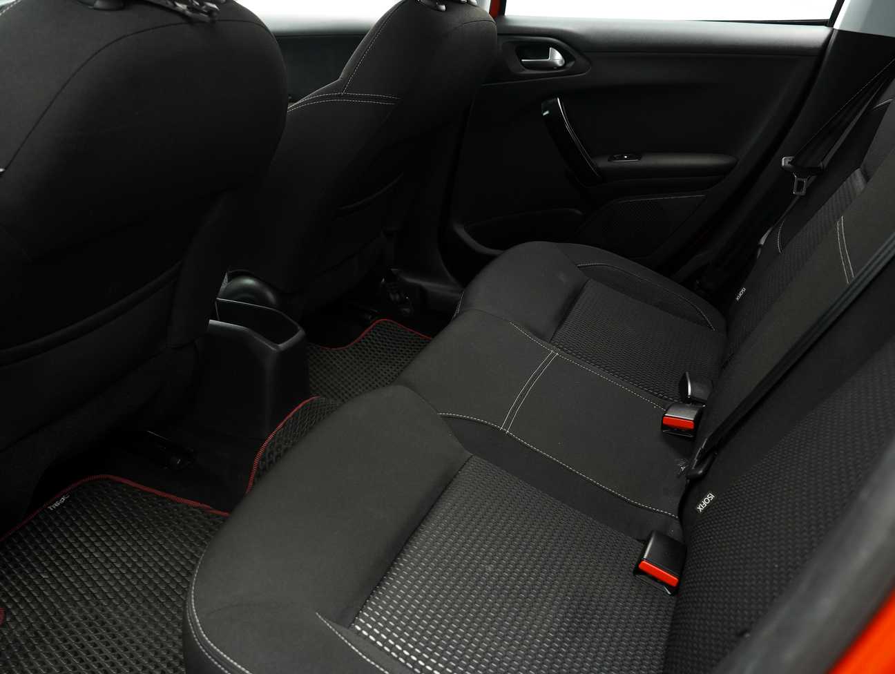 terpakai 2018 Peugeot 208 PureTech 1.2